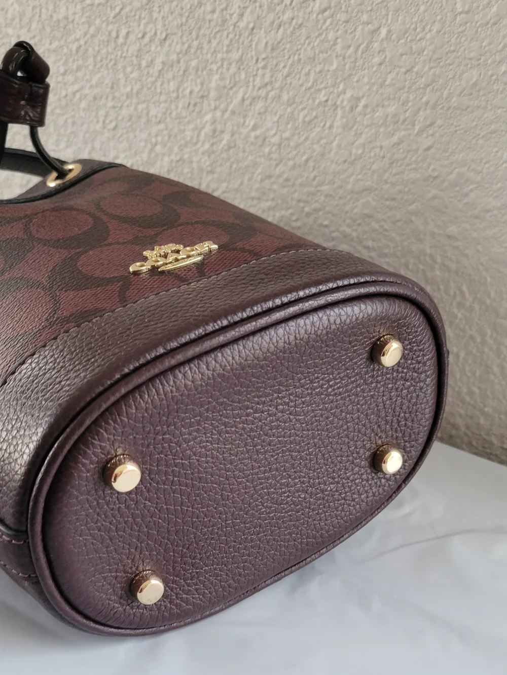 NWOT Coach burgundy Dempsey bucket bag with adjustable drawstring,